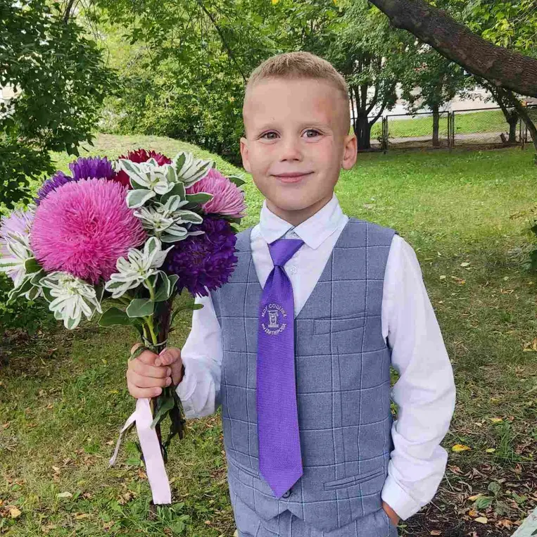 Опиши фотографию подробно
