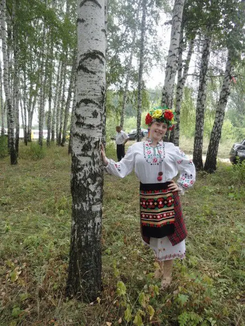 Опишите фотографию подробно 