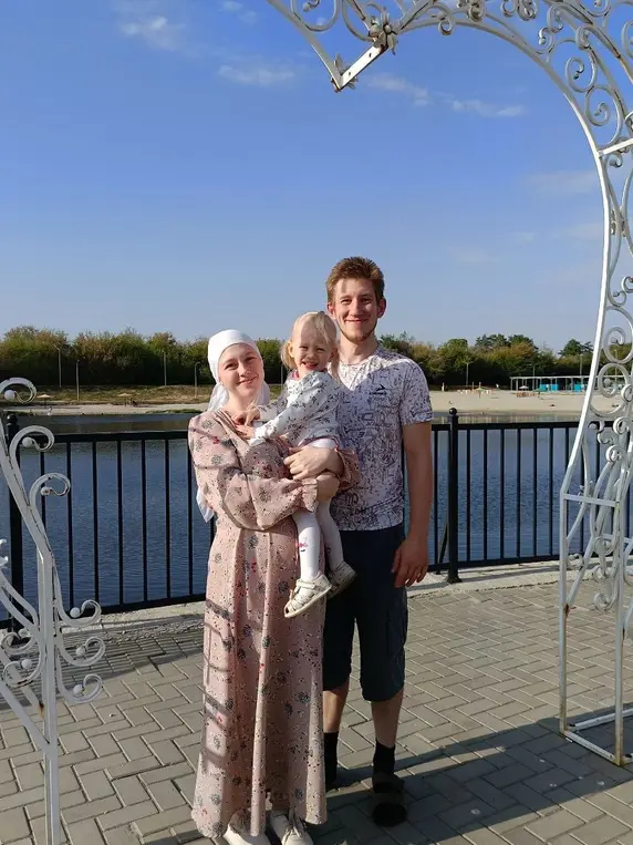 Опишите фотографию подробно 