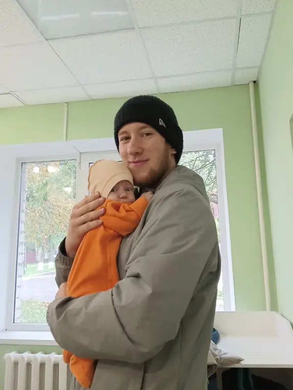 Опишите фотографию подробно 