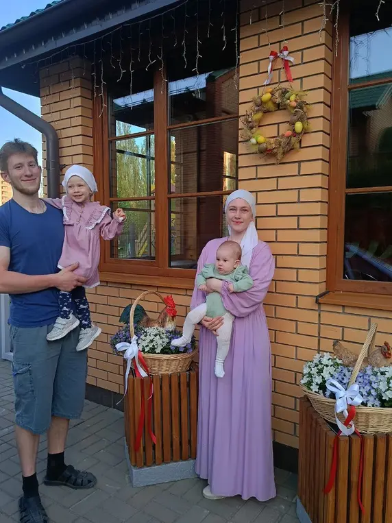 Опишите фотографию подробно 