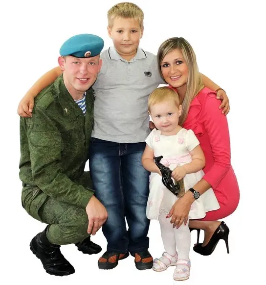 Опишите фотографию подробно 