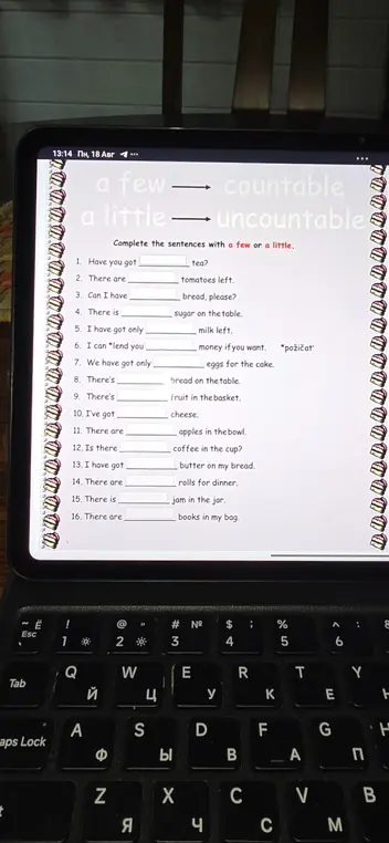 Заполни пропуски в предложениях словами 'a few' или 'a little'