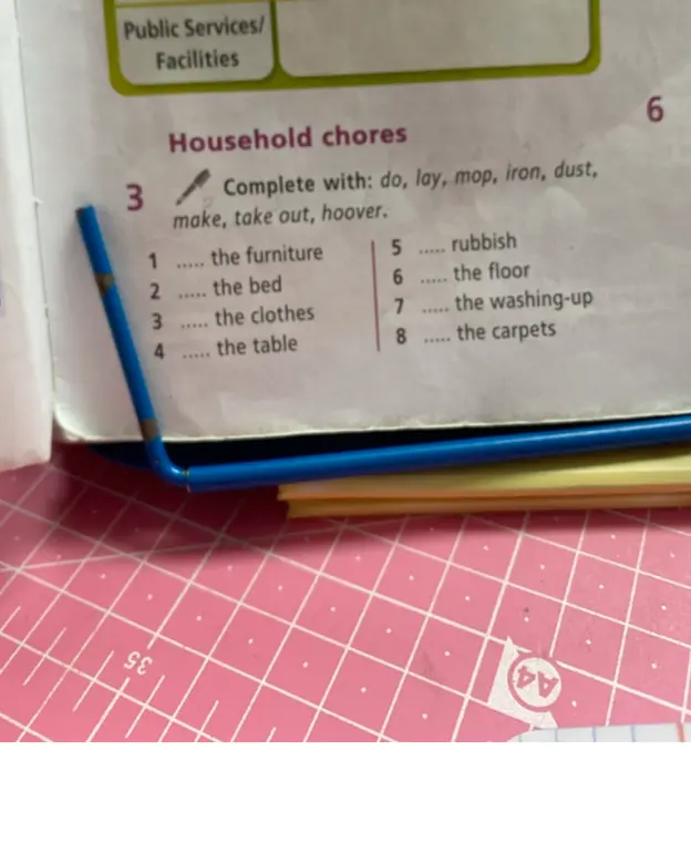 Заполни пропуски словами do, lay, mop, iron, dust, make, take out, hoover, чтобы получились фразы про домашние дела.