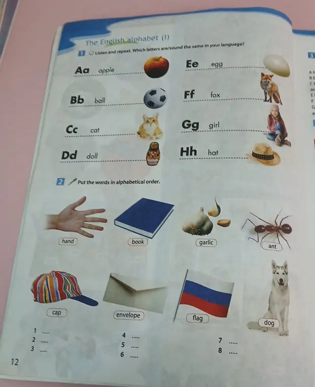 Расставь слова в алфавитном порядке: hand, book, garlic, ant, cap, envelope, flag, dog.