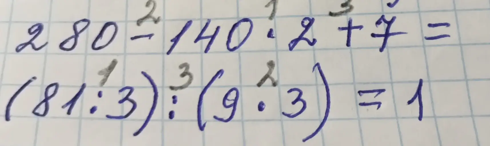Объясни, как решить примеры: 280 : 140 * 2 + 7 = ? и (81 : 3) : (9 * 3) = ?