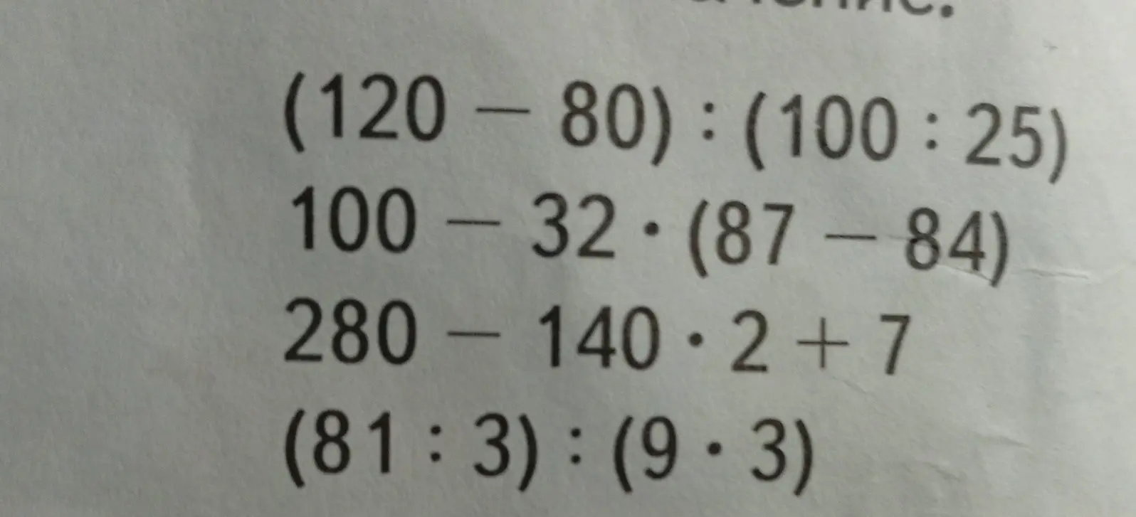 Вычисли значения выражений: (120-80) : (100:25)
