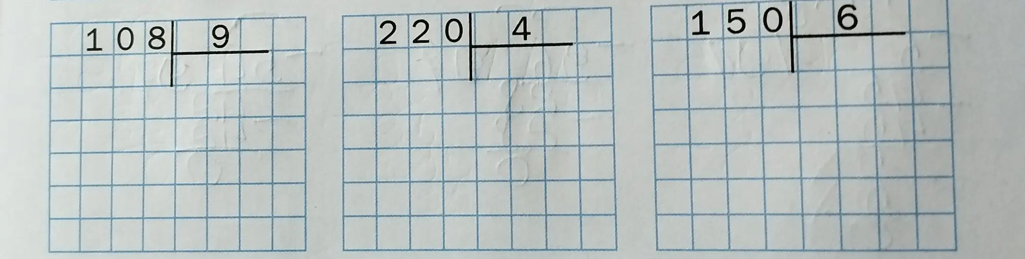 Выполни деление уголком для следующих выражений: 108/9, 220/4, 150/6