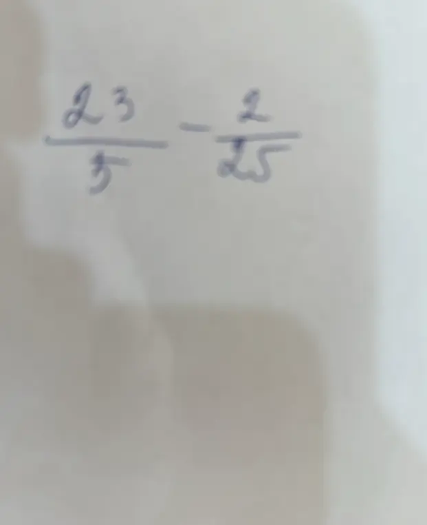 Вычисли, чему равно \(\frac{23}{5} - \frac{2}{25}\)