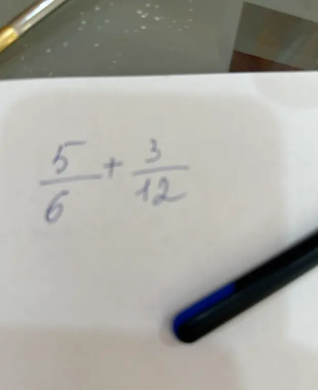 Объясни, как решить пример на сложение дробей 5/6 + 3/12