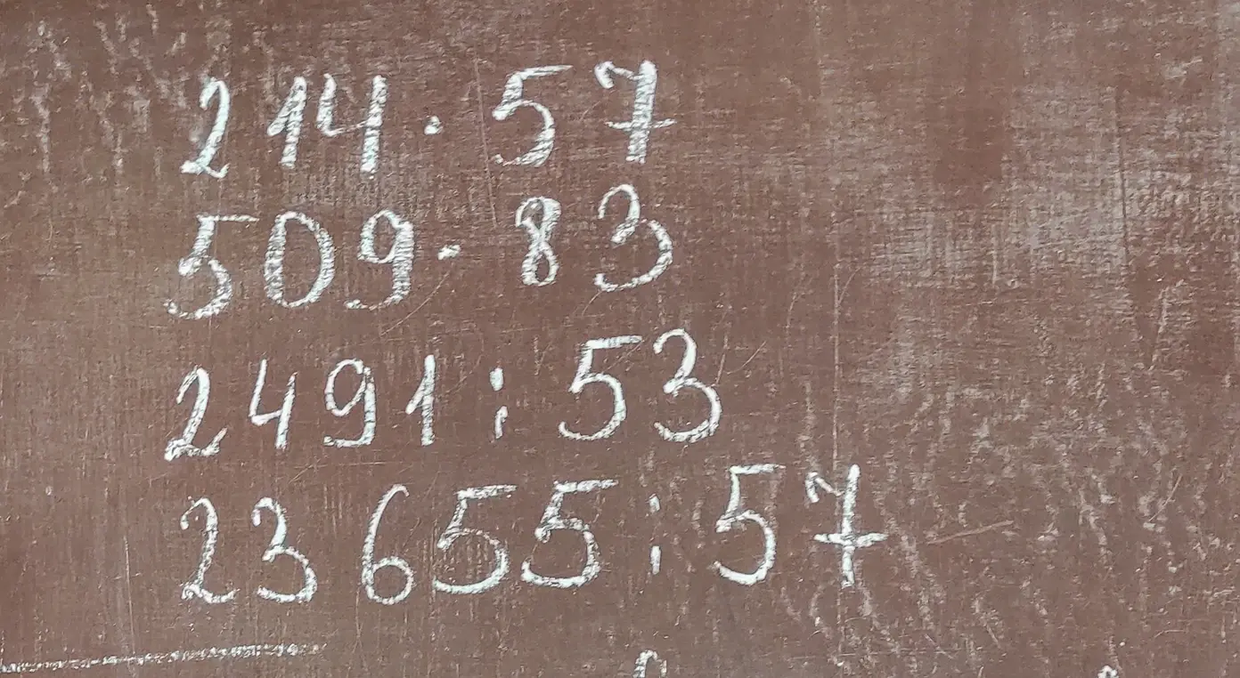 Помоги решить примеры: 214-57, 509-83, 2491:53, 23655:57