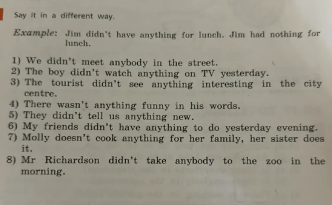 Ты просишь перефразировать предложение "We didn't meet anybody in the street".