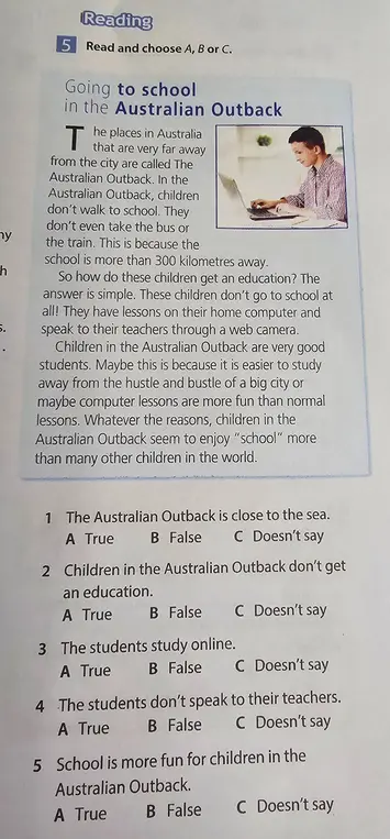 Выполни задание: прочитай текст и выбери A, B или C в предложении "The Australian Outback is close to the sea"