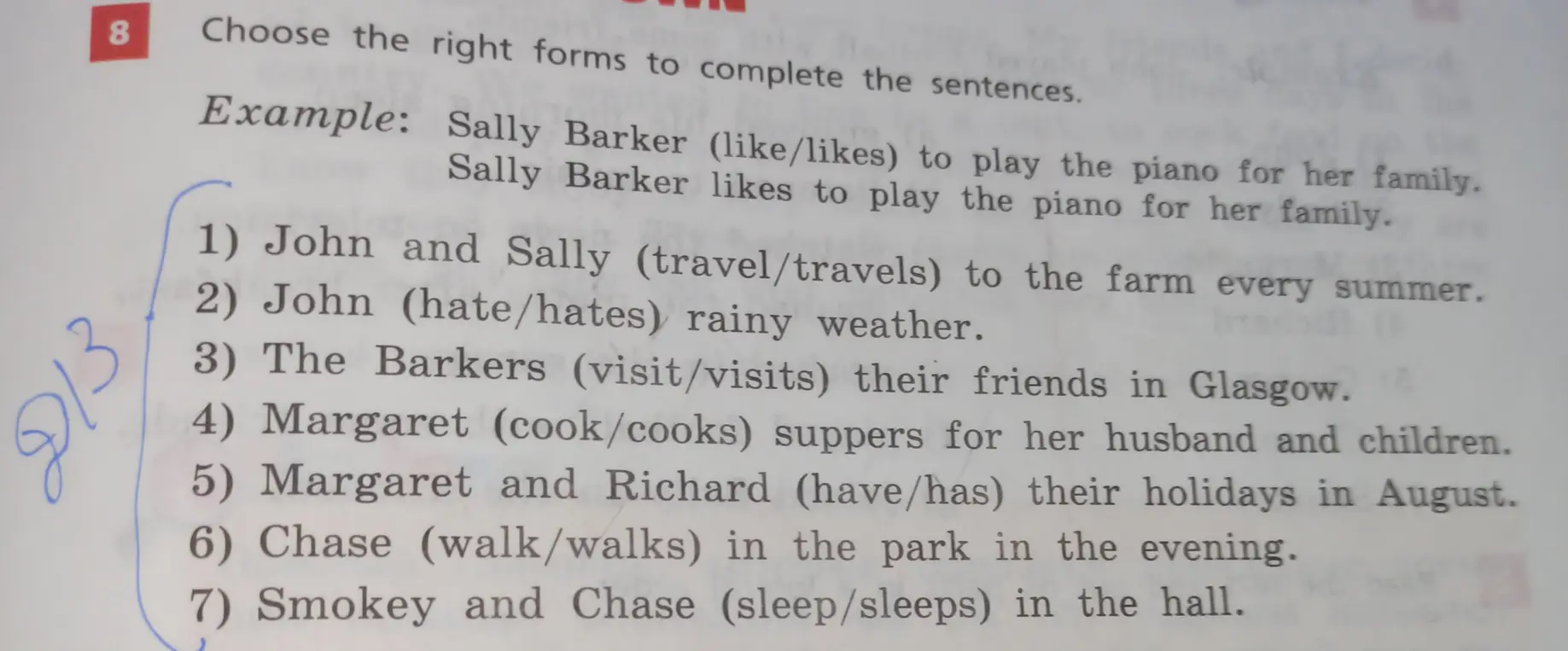 Выбери правильную форму глагола в предложении 'John and Sally (travel/travels) to the farm every summer.'