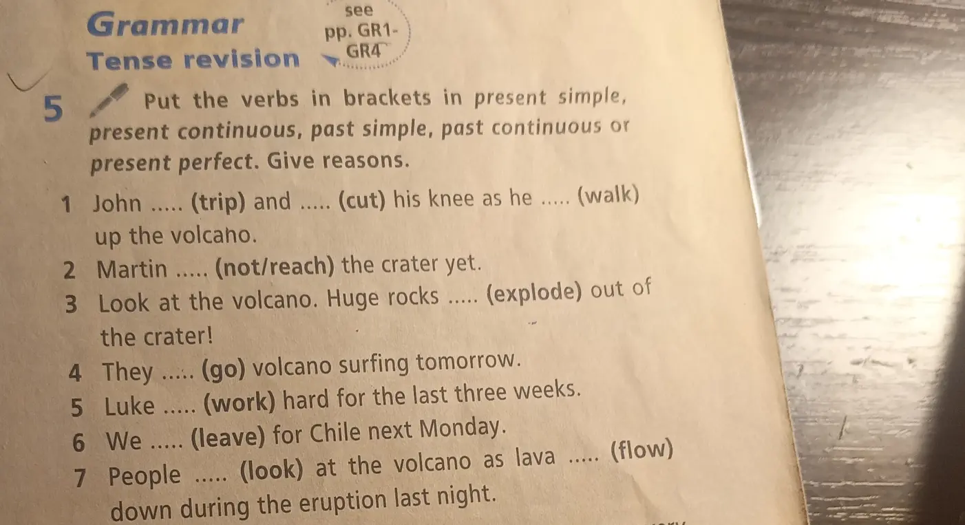 Помоги вставить глаголы в скобках в present simple, present continuous, past simple, past continuous или present perfect. Дай объяснения.