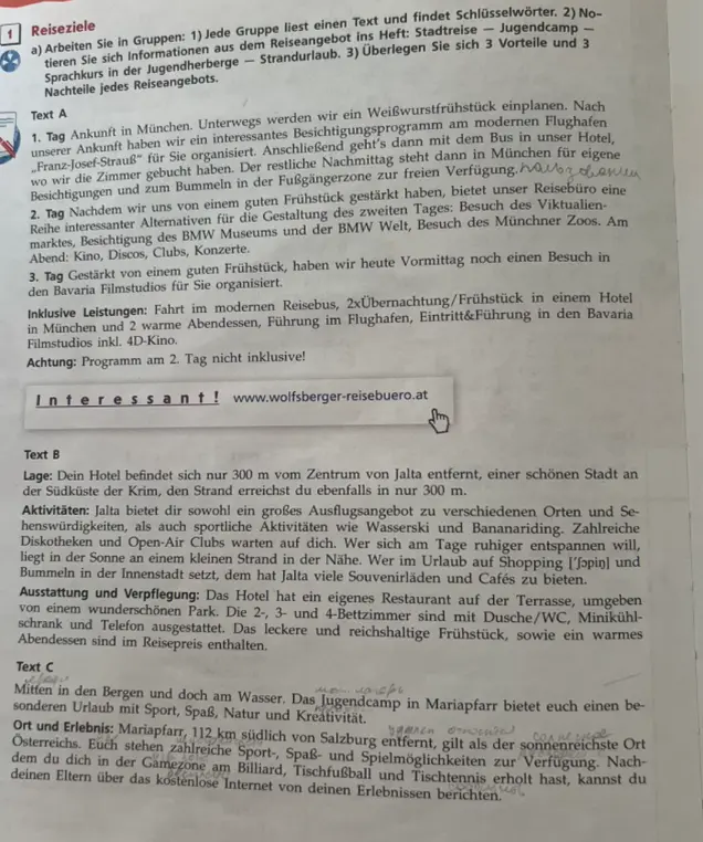 Ты просишь помочь с заданием по немецкому языку, где нужно выбрать текст о путешествиях, обсудить его преимущества и недостатки, а также заполнить таблицу с информацией из текста