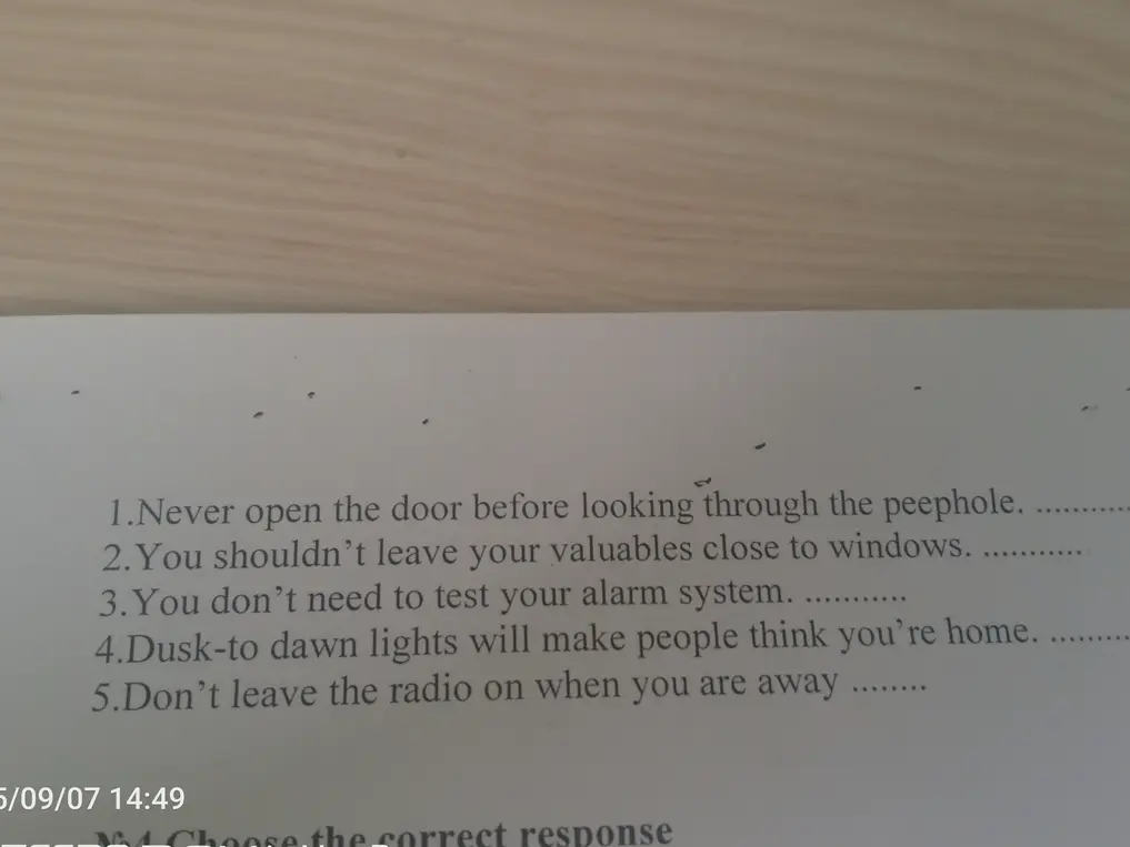 Объясни, что значат предложения на английском: 1. Never open the door before looking through the peephole.