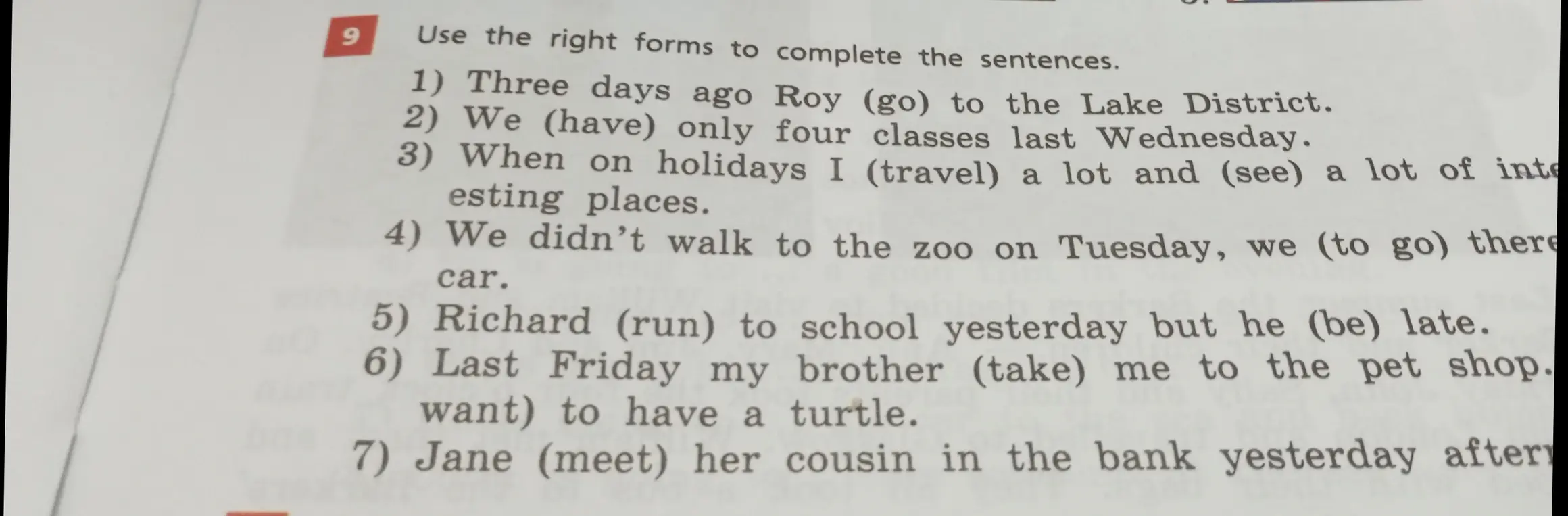 Подбери правильную форму глагола в предложении 'Three days ago Roy (go) to the Lake District'