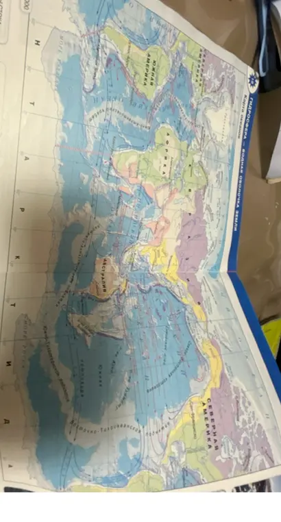 Можешь ли ты, глядя на карту, сказать, равномерно ли распределена вода по суше и в каких районах её недостаточно?