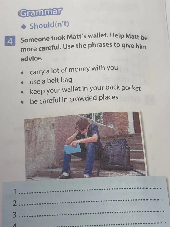 Как дать Мэтту совет, используя фразы и модальный глагол should: carry a lot of money with you?