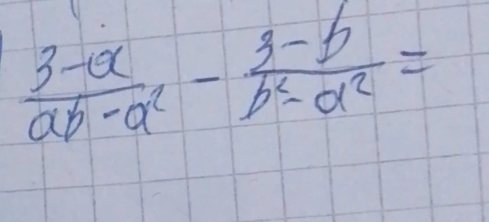 Реши пример $\frac{3-a}{ab-a^2} - \frac{3-b}{b^2-a^2}$