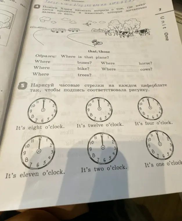 Помоги нарисовать часовые стрелки на каждом циферблате так, чтобы подпись соответствовала рисунку.