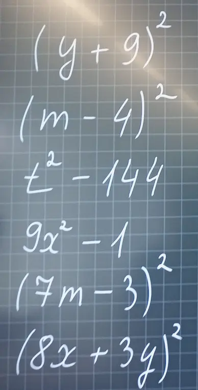 Объясни, как раскрыть скобки в выражении (y+9)²