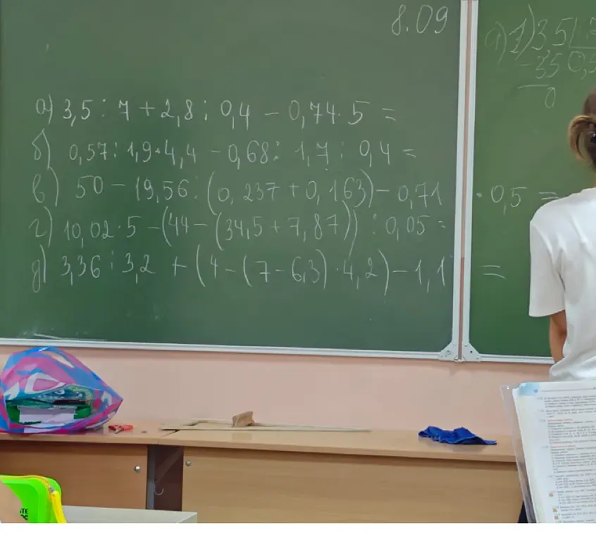 Вычисли значения выражений: 3,5:7+2,8; 0,4-0,7*4,5