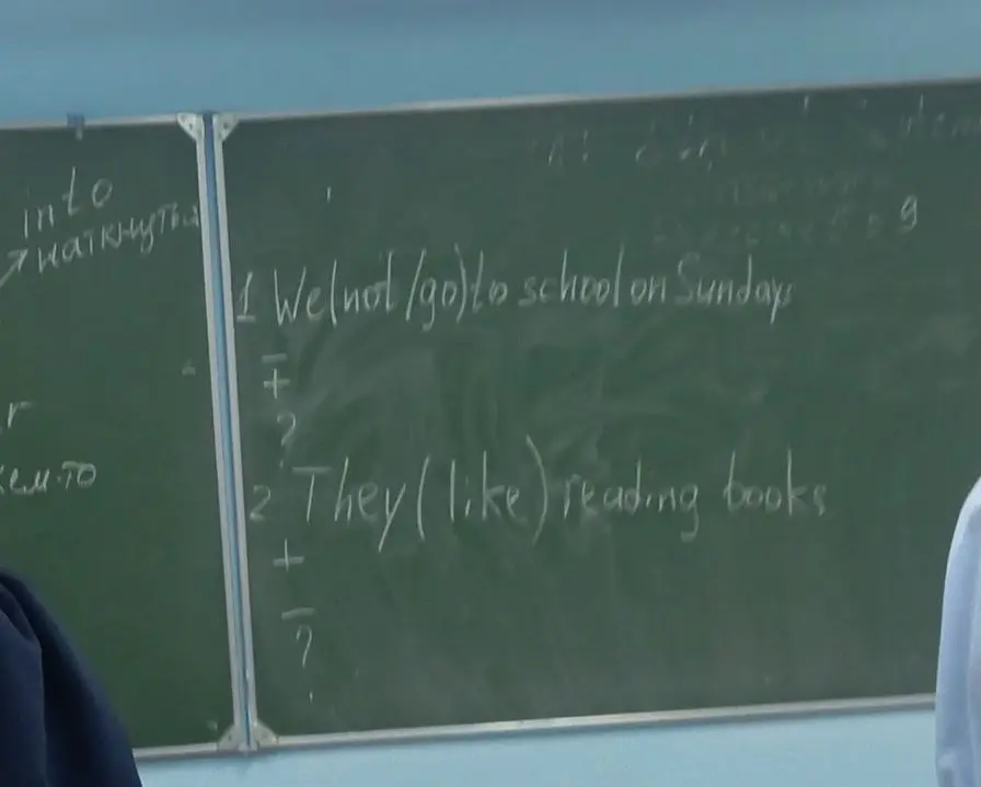 Можешь написать предложения 'We (not/go) to school on Sundays' и 'They (like) reading books' в положительной, отрицательной, вопросительной форме?
