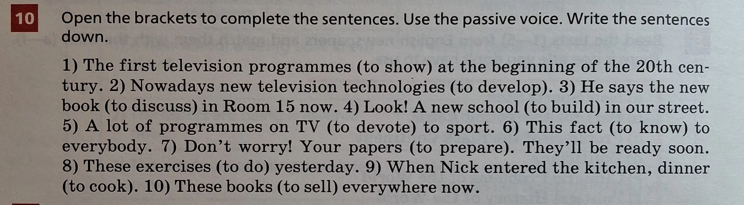 Помоги составить предложения в пассивном залоге, раскрыв скобки: The first television programmes (to show) at the beginning of the 20th century.