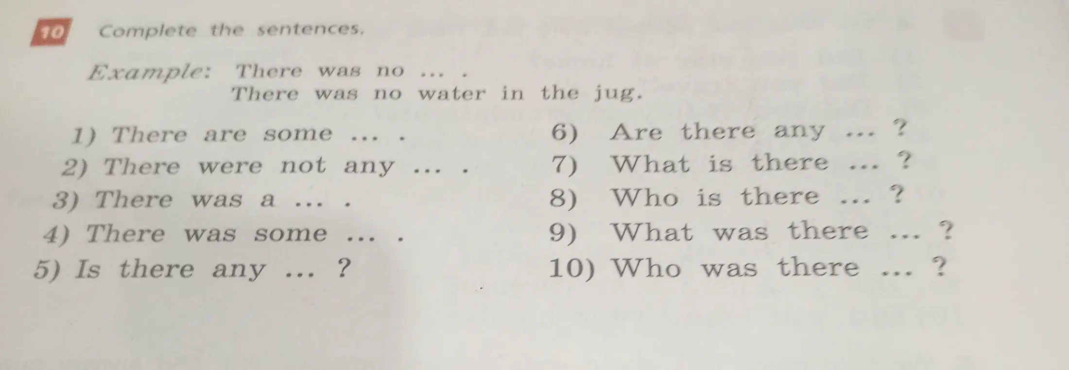 Предложи заполнить предложения, используя 'There is/are'