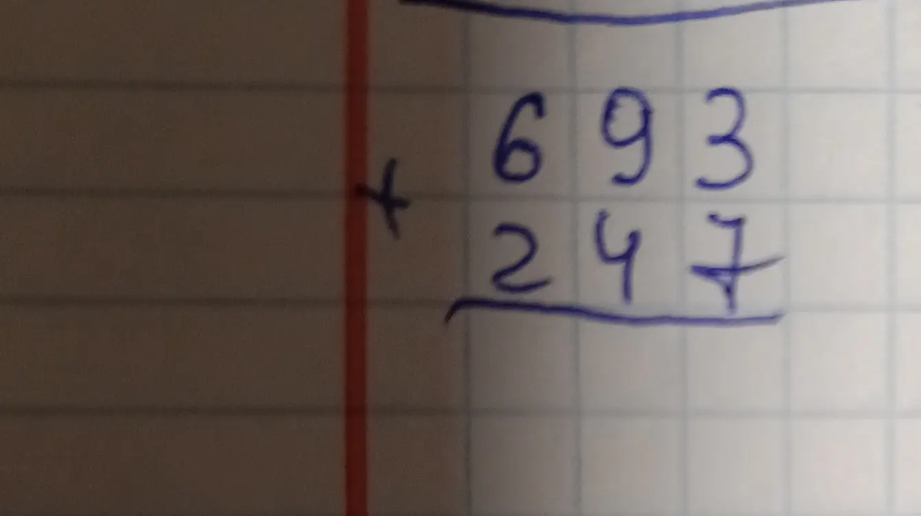 Выполни сложение в столбик: 693 + 247