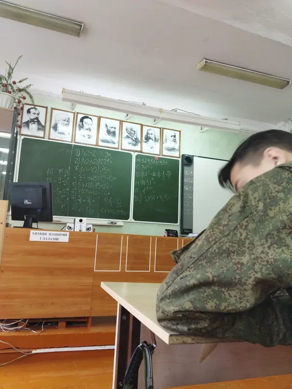 Ты просишь меня решить примеры с доски: 1) 42*2-39=