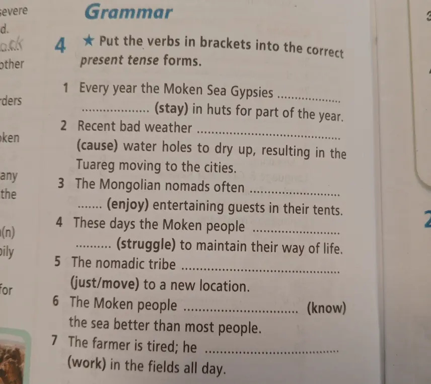 Вставь глаголы в скобках в правильной форме Present Simple или Present Continuous в предложении "Every year the Moken Sea Gypsies (stay) in huts for part of the year"