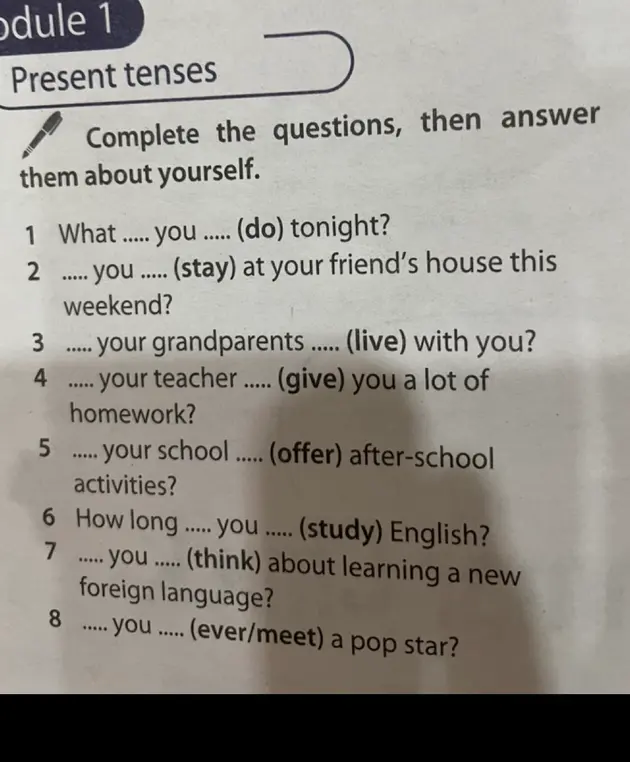 Ты просишь заполнить пропуски в вопросах, используя Present Tenses.