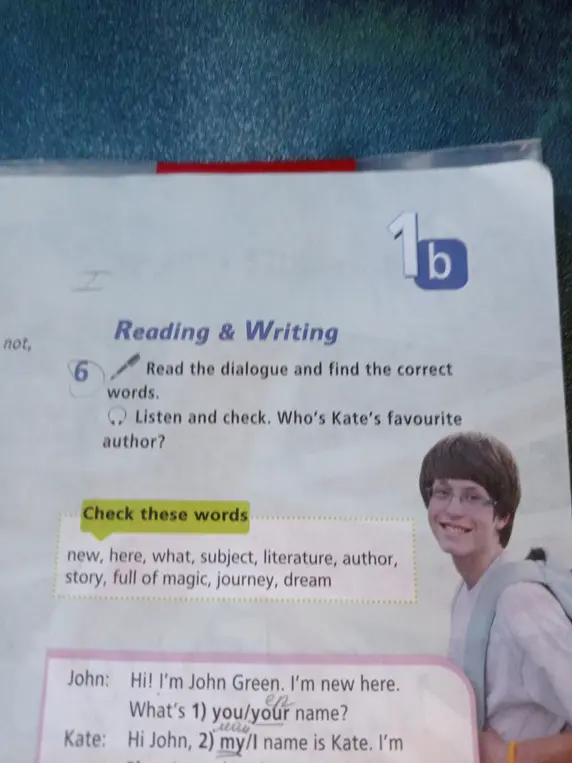 Выбери правильное слово в предложениях: 1) What's 1) you/your name? 2) Hi John, 2) my/I name is Kate.