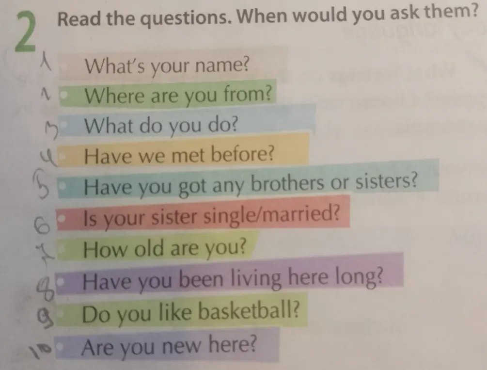 Объясни, когда уместно задавать следующие вопросы: What's your name?