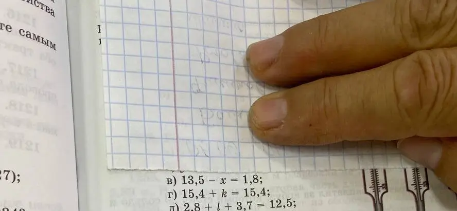 Реши уравнения: 1) 13,5 - x = 1,8; 2) 15,4 + k = 15,4; 3) 2.8 + l + 3,7 = 12,5