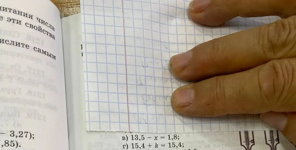 Помоги мне решить уравнения 13,5 - x = 1,8 и 15,4 + k = 15,4 из номера 1238.
