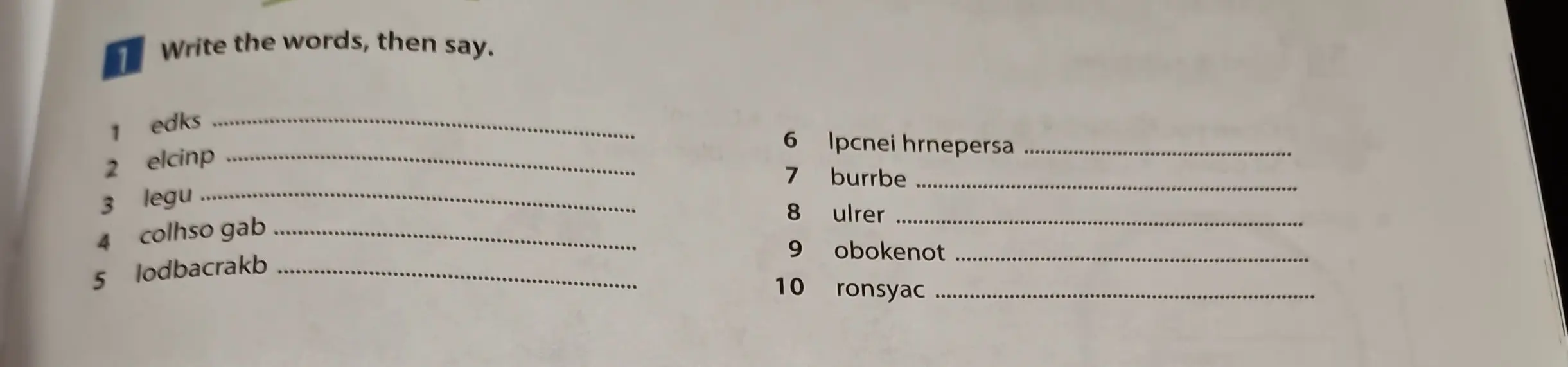 Помоги написать слова на английском языке