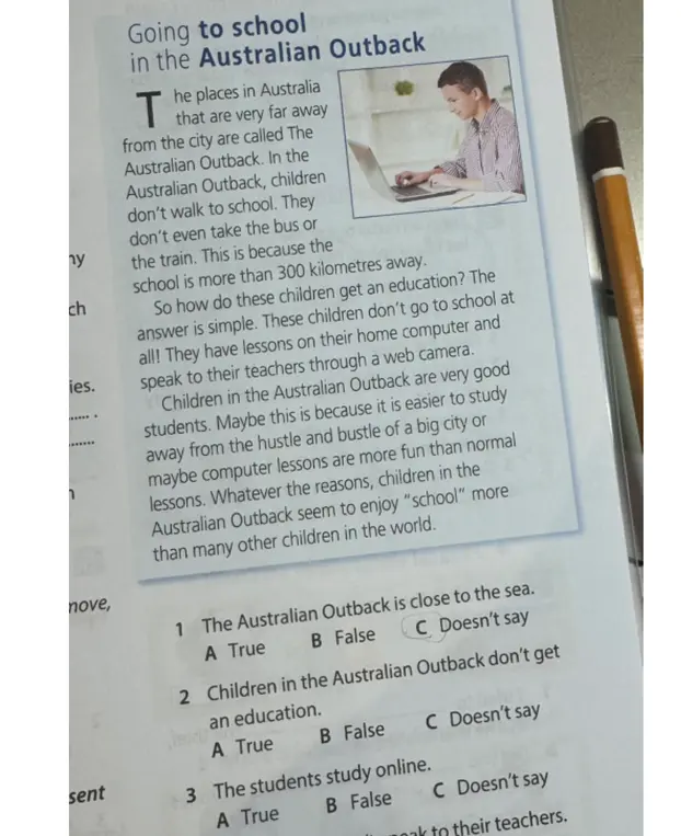 Ты просишь определить, верны ли утверждения по тексту: 'The Australian Outback is close to the sea.'