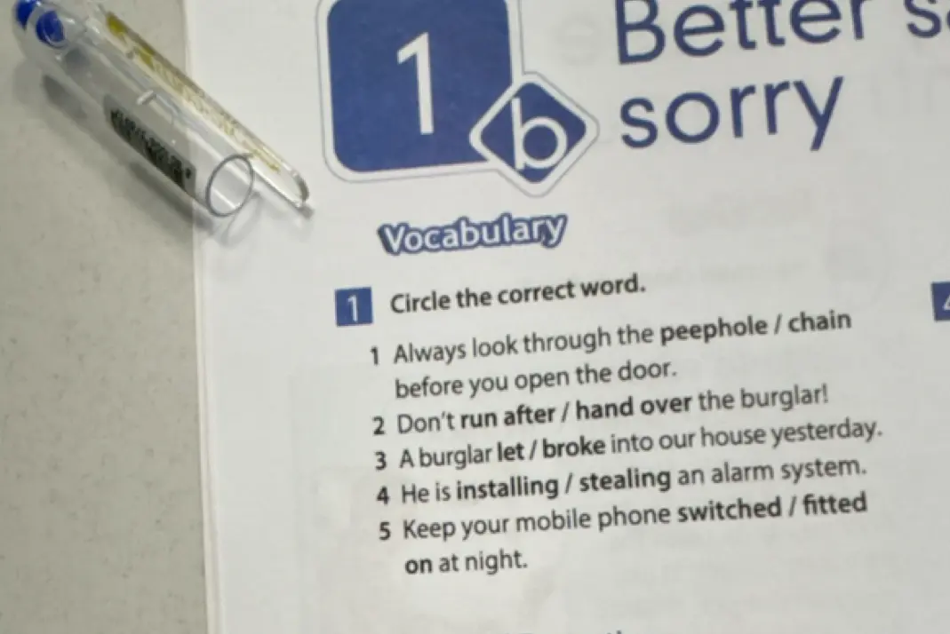 Выбери правильное слово в предложении 'Always look through the peephole / chain before you open the door.'
