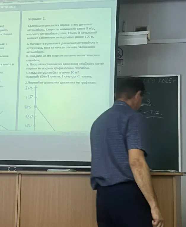 Реши задачу про движение мотоцикла и автомобиля (вариант 2, задание 1): a) напиши уравнения движения, b) найди место и время встречи аналитическим способом, c) построй графики движения и найди место и время встречи графическим способом, d) когда мотоцикл был в точке 50 м?