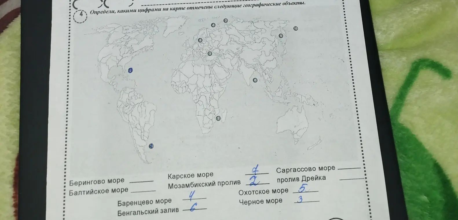 Определи, какими цифрами на карте отмечено Берингово море.