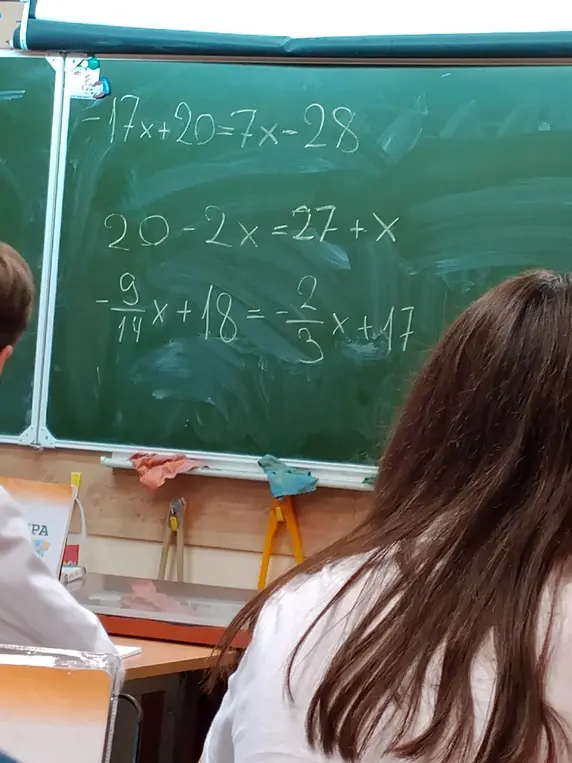 Можешь ли ты помочь решить уравнения: -17x + 20 = 7x - 28, 20 - 2x = 27 + X, -(9/14)x + 18 = -(2/3)x + 17