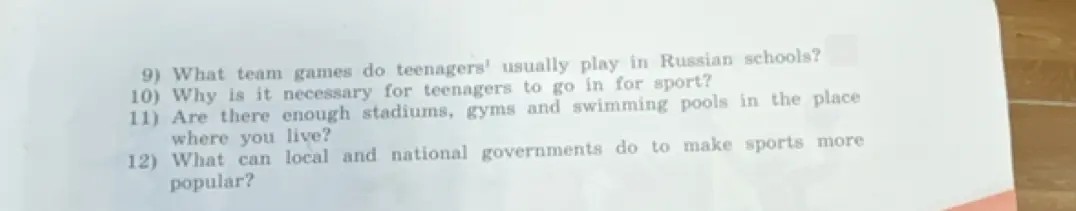 What team games do teenagers usually play in Russian schools?