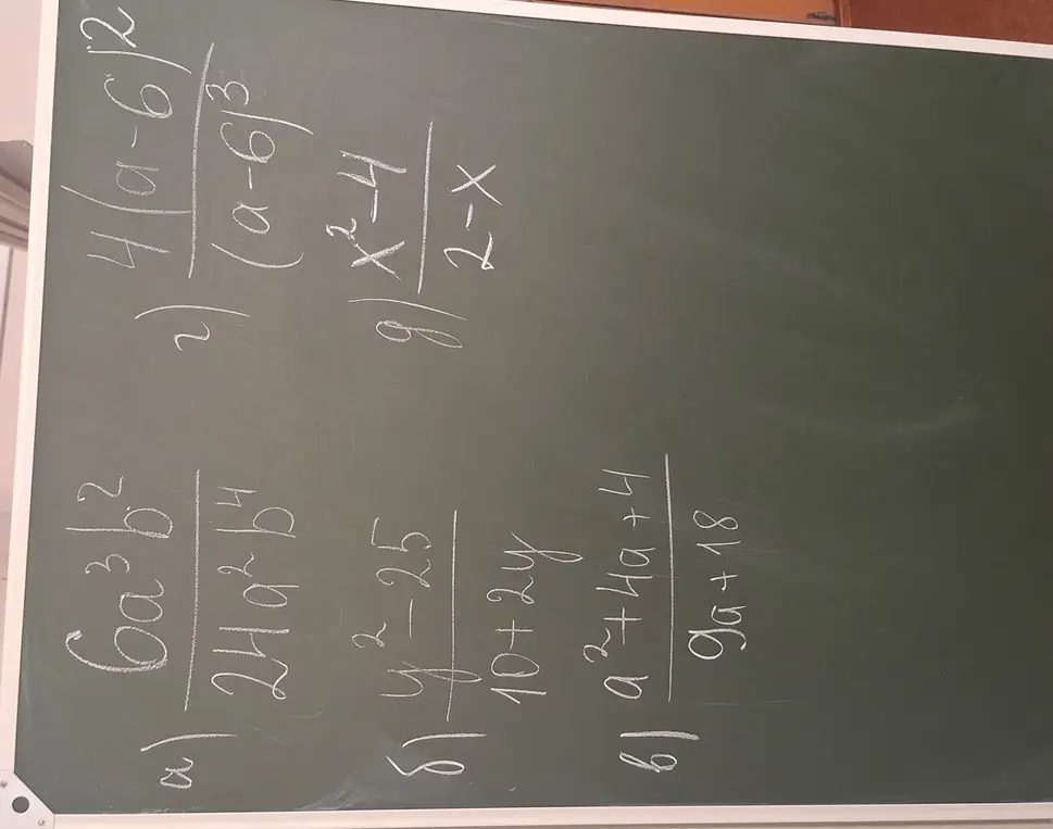 Упрости выражения: 6a³b²/24a²b⁴