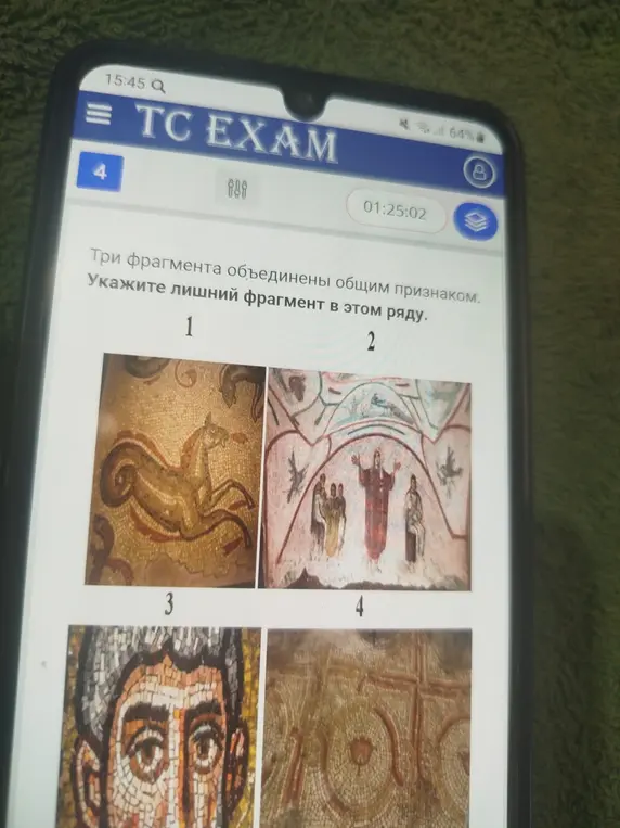 Предложи, какой фрагмент является лишним, если три фрагмента объединены общим признаком.