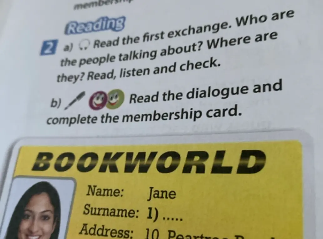 Заполни пропуск в членской карте Bookworld.