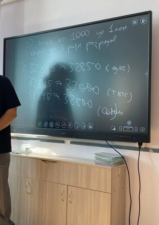 Объясни, как округлить число 32845 до десятков, тысяч и сотен